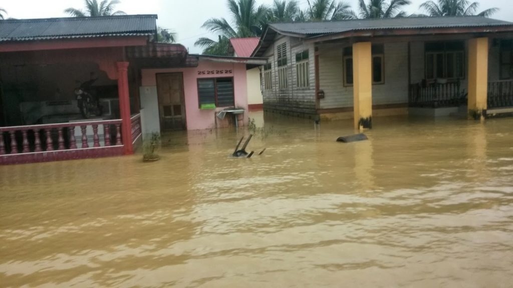  Banjir  dan Cara  Membersihkan  Perabot Rumah  Manisfm